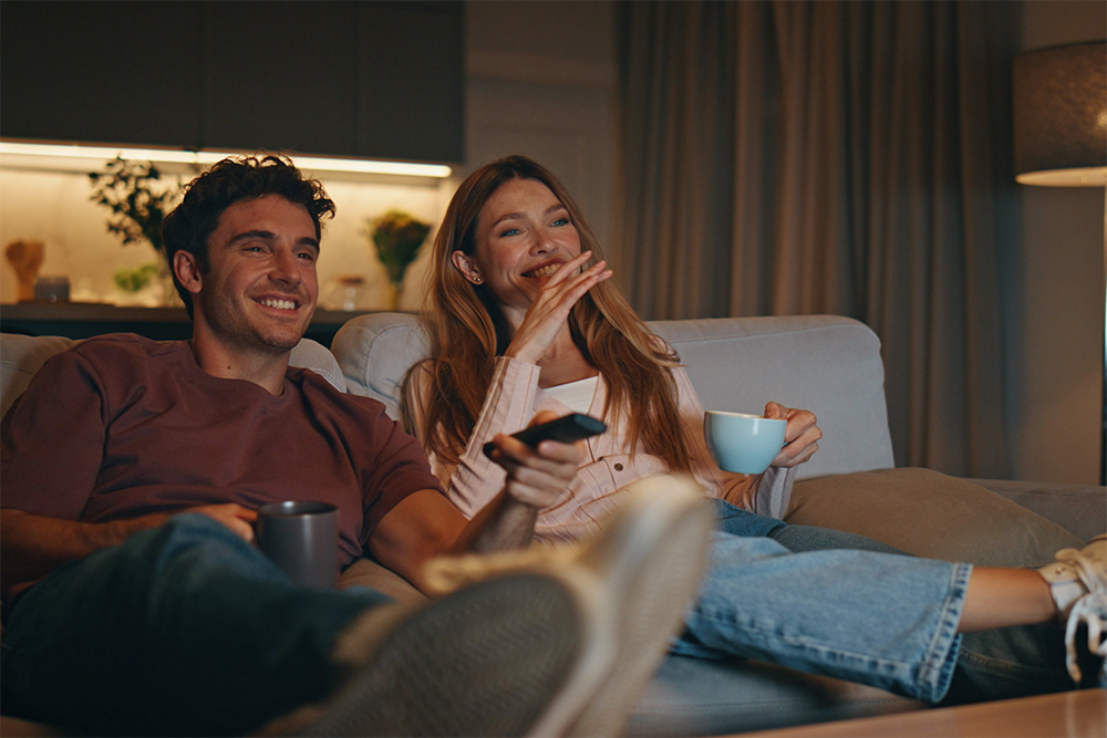 Couple Streaming TV